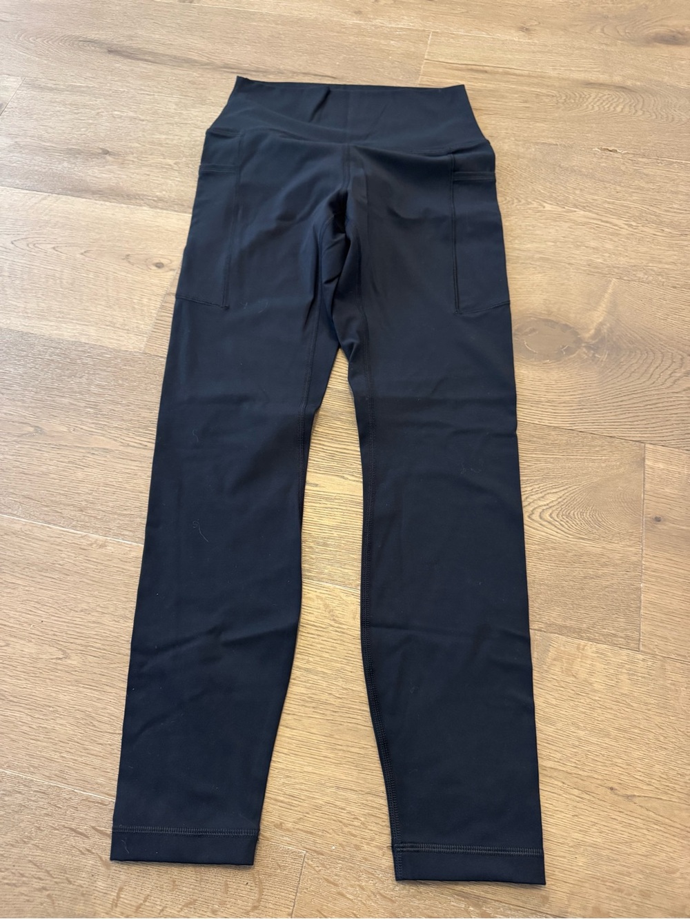 High-Waist Black Performance Leggings with Side Pockets